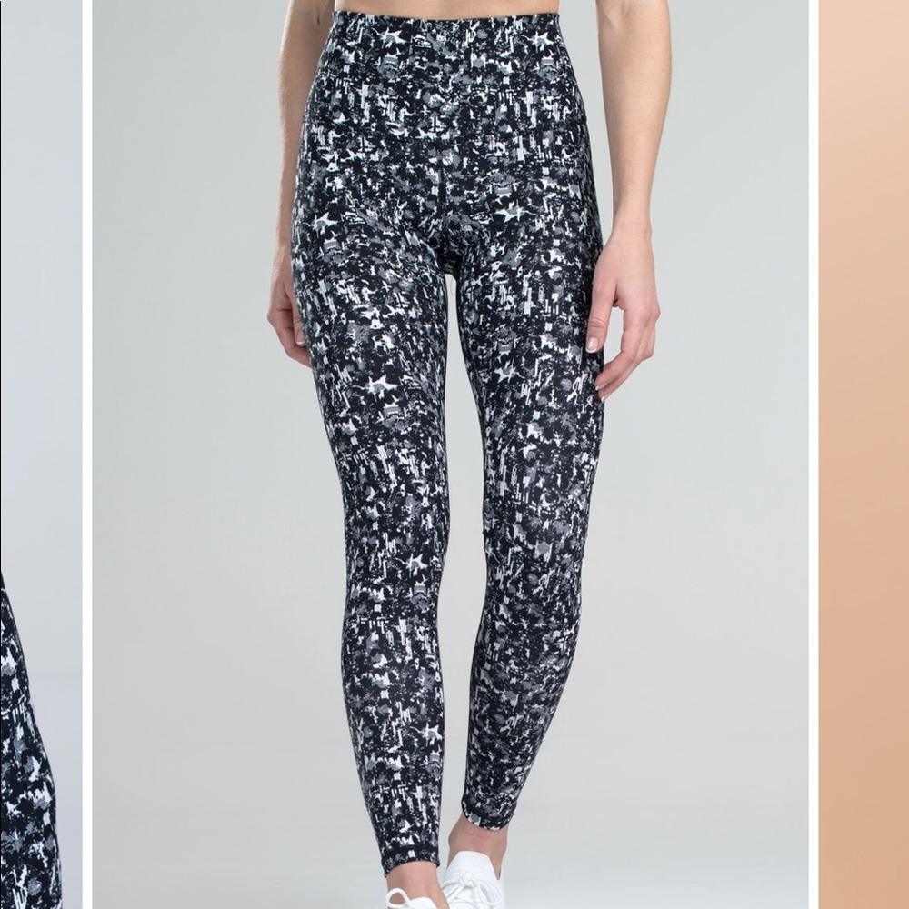 DYI NWT XS Signature Leggings